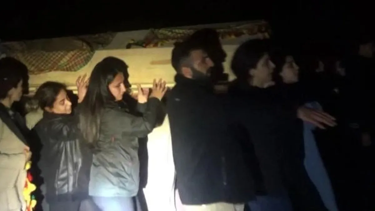 DEM’li milletvekili Zeynep Oduncu teröristin tabutunu taşıdı!