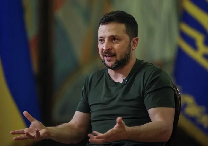 trump-zelenskiynin-ipini-cekti-ukrayna-bir-gun-rusyanin-olabilir-puitn-mi-ikna-etti-ikili-ne-gorustu-1739274059695.jpg Zelenskiy Reuters'a röportaj verdiği esnada (Reuters)