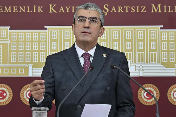 CHP’li Gökhan Günaydın’dan bomba itiraf: Tüzüğümüzü AK Parti’den kopyaladık! Kurultayda şakır şakır imzaladılar...