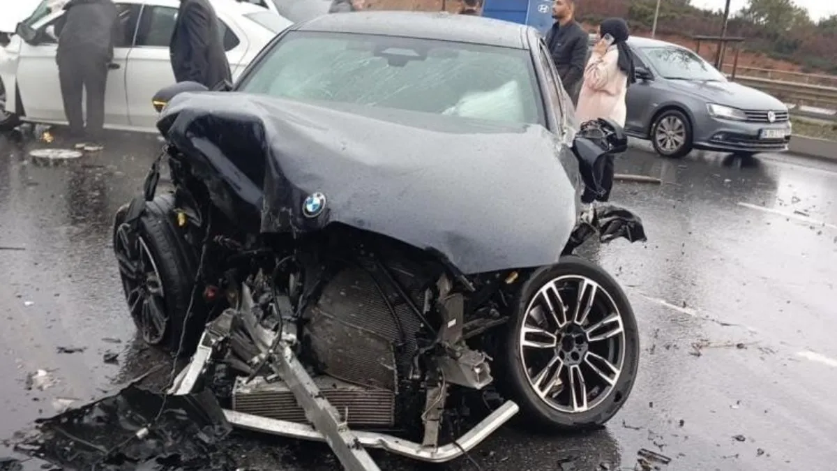 Başakşehir'de korkunç olay! Karşı şeride geçti bir aileyi yok etti