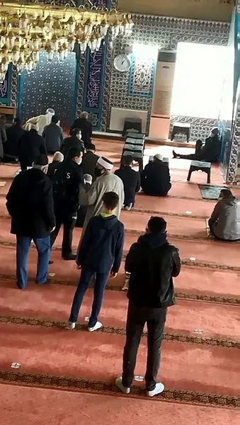 İstanbul’da karantinada olması gerekirken cuma namazına gitti - 5