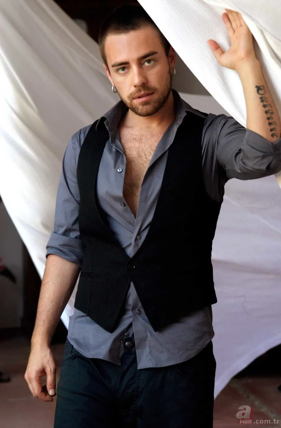 Ünlülerin torbacısı deşifre oldu! Kırmızı bültenle arama talebi | İşte Kasım Garipoğlu’nun partilerine katılan isimler 17