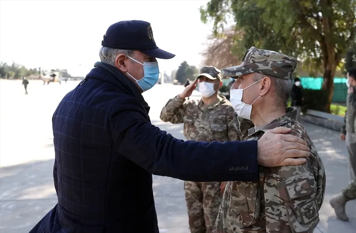 Son dakika: Milli Savunma Bakanı Akar sınırda! Pençe Kartal-2 Harekat Merkezi’nde inceleme