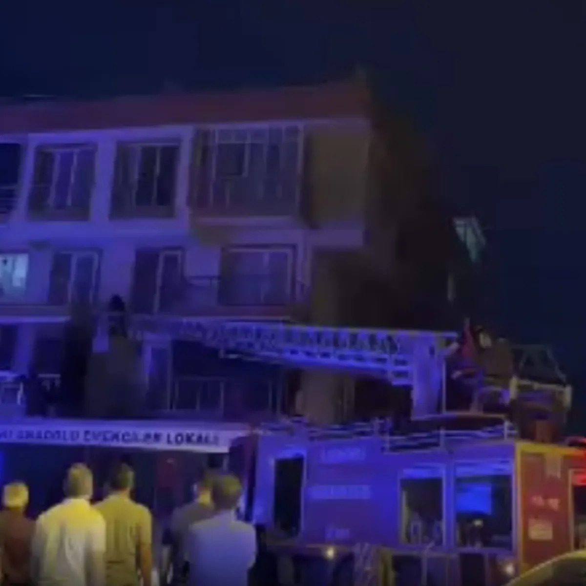 Apartmanı duman sardı! 6 kişi hastanelik oldu