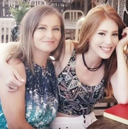 Hülya Avşar ve kızı Zehra Çilingiroğlu’nun o fotoğrafı olay oldu