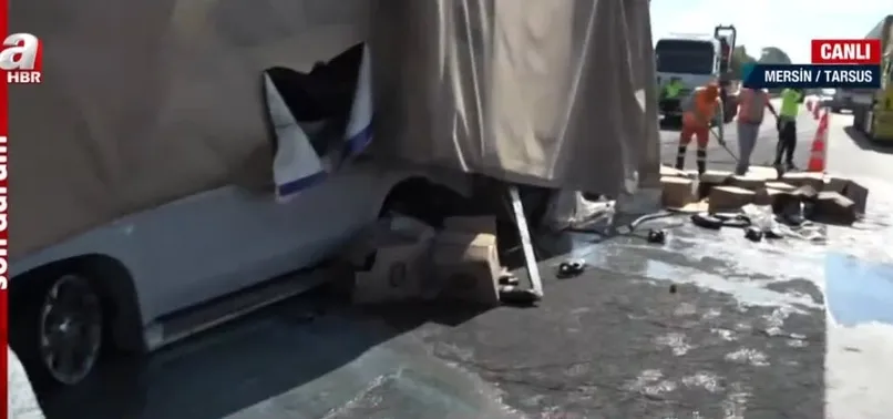 Son dakika: Adana-Mersin yolunda korkunç kaza! TIR otomobilin üzerine devrildi