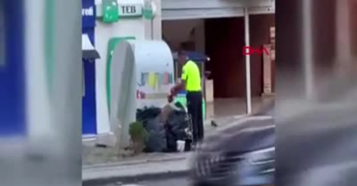 Trafik polisinden Türk bayrağı hassasiyeti