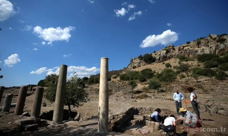 Çanakkale’de kazılarda bir bebeğin 1300 senelik ayak izleri bulundu