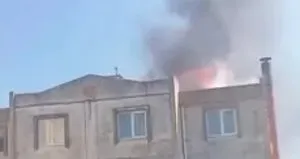 3 katlı binanın çatısı alev alev yandı