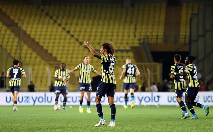 Fenerbahçe Şampiyonlar Ligi’nde havlu attı | Fenerbahçe: 1 - Dinamo Kiev: 2 MAÇ SONUCU ÖZET