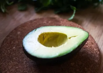 Avokado nasıl olgunlaştırılır? Bu yöntemle yumuşacık oluyor...