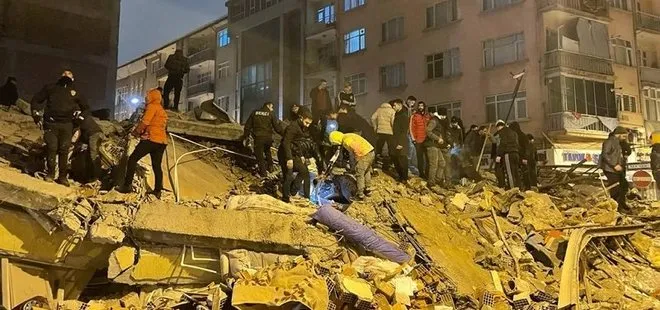 Depremzedeler için seferber olan Mehmetçik Hatay’a lojistik destek üssü kurdu