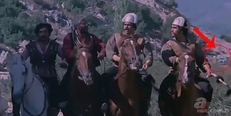 Filmlerdeki akılalmaz hatalar! Gözlerinize inanamayacaksınız 25