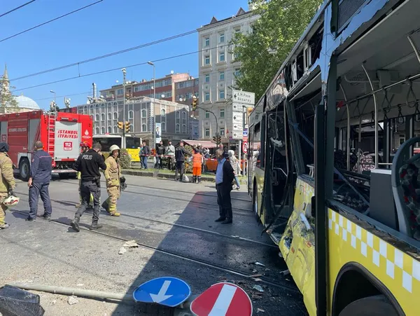 Son Dakika | İstanbul'da korkunç olay! Tramvay İETT otobüsüne çarptı - 3