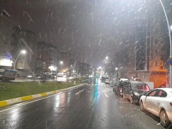 Son dakika | İstanbul’da kar çilesi! CHP’li İBB yine uyudu! Araçlar yolda mahsur kaldı