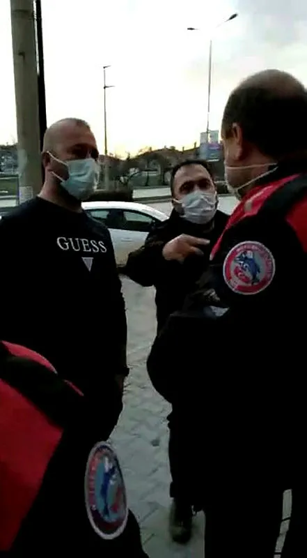 1617487910042.jpg Sizi Irak'a Suriye'ye gönderirim diyen kişiye polisten efsane yanıt! Polisi tehdit eden iki kişi de gözaltına alındı - 1