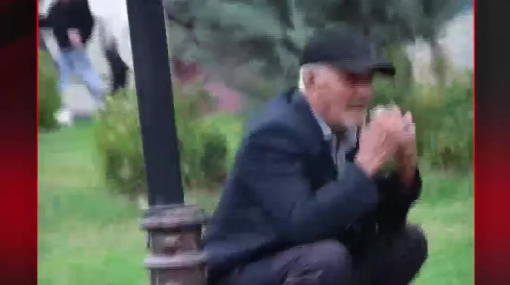 “ÖLÜRÜM TÜRKİYEM”DE GÖZYAŞLARINI TUTAMADI