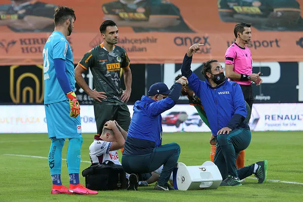 Alanyaspor Trabzonspor maçında şok sakatlık! Maça devam edemedi - 2