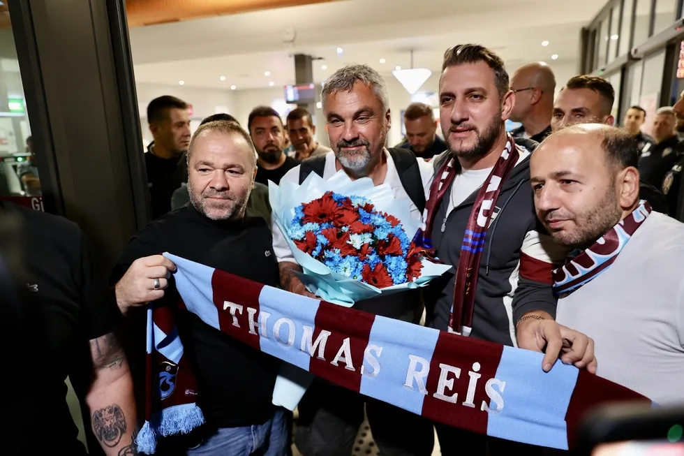 trabzonspor-thomas-reisi-resmen-acikladi-1789645729411.jpeg Trabzonspor'da yeni dönem! Thomas Reis resmen açıklandı - 1