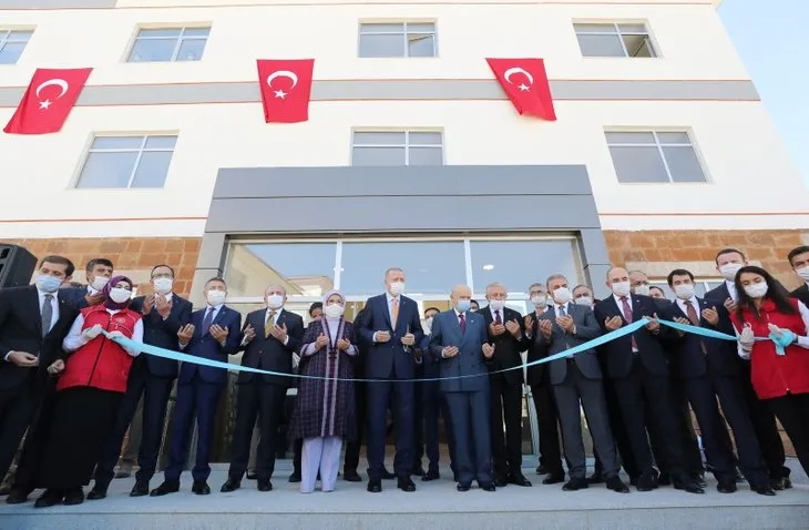 Başkan Erdoğan Bitlis'te! Ahlat Gençlik Merkezi'nin açılışını yaptı