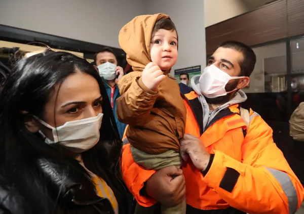 Kurtarılan Türk gemiciler İstanbul'a getirildi! - 6