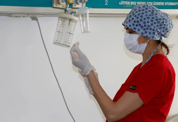 Koronavirüs aşısı olanlar maske takacak mı? Hamileler koronavirüs aşısı olacak mı? Sağlık Bakanlığı duyurdu