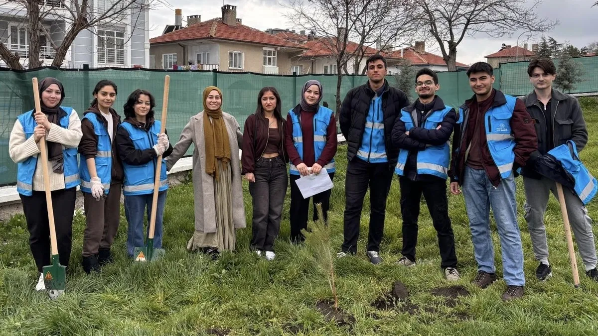 Sivrihisar Yurdu bahçesinde fidanlar toprakla buluştu