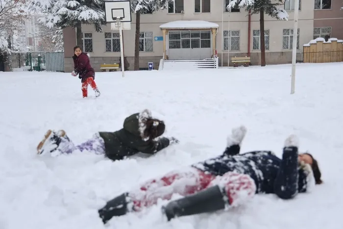 egitime-kar-engeli-valiliklerden-pes-pese-aciklama-iste-14-subat-2025-cuma-gunu-tatil-olan-iller-listesi-1739513594345.jpg (Foto: AA)