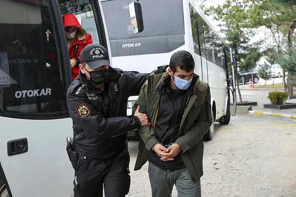 son-dakika-pkknin-dijital-teroristlerine-tutuklama-7-kisi-enselendi-1639769011850.jpg Son dakika: PKK'nın dijital teröristlerine tutuklama: 7 kişi enselendi - 1