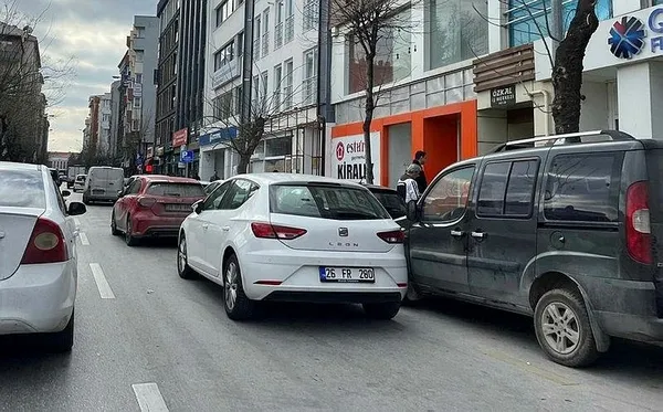1681903108652.jpeg Kabataş-Bağcılar tramvay hattında arıza! Raylarda hasar oluştu seferler aksadı - 2