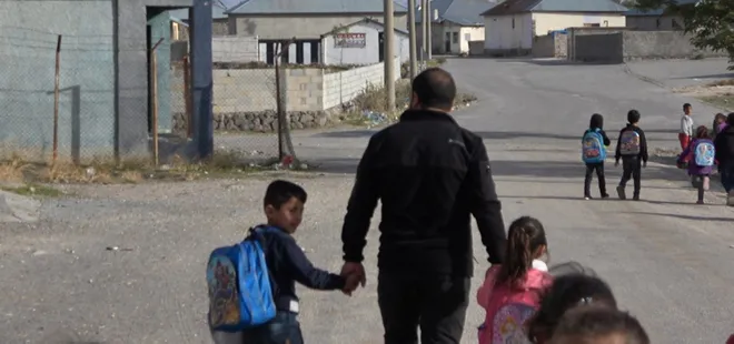 Bitlis halkı tedirgin! Kuduz vakasının yaşandığı bölgede başıboş köpekler tehlike saçıyor