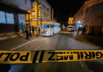 Adana’da dolmuş şoförü direksiyon başında silahlı saldırıda öldürüldü