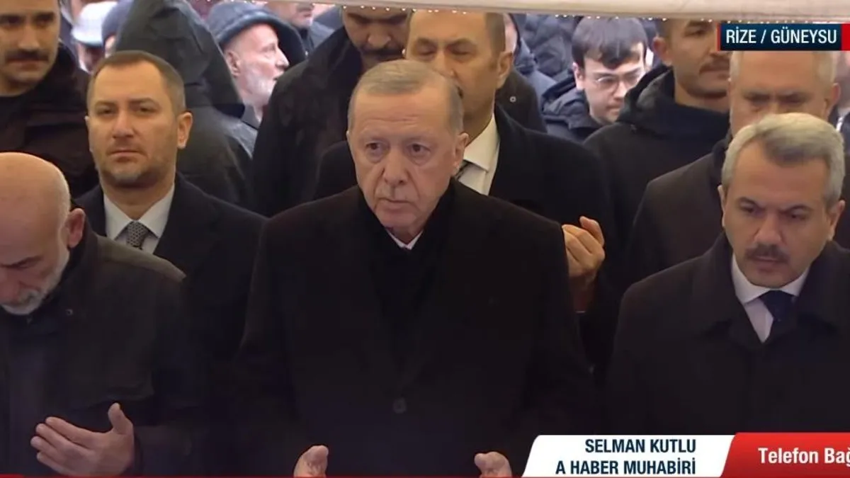 Başkan Erdoğan Rize’de hemşehrisi Mehmet Karslı’nın cenazesine katıldı
