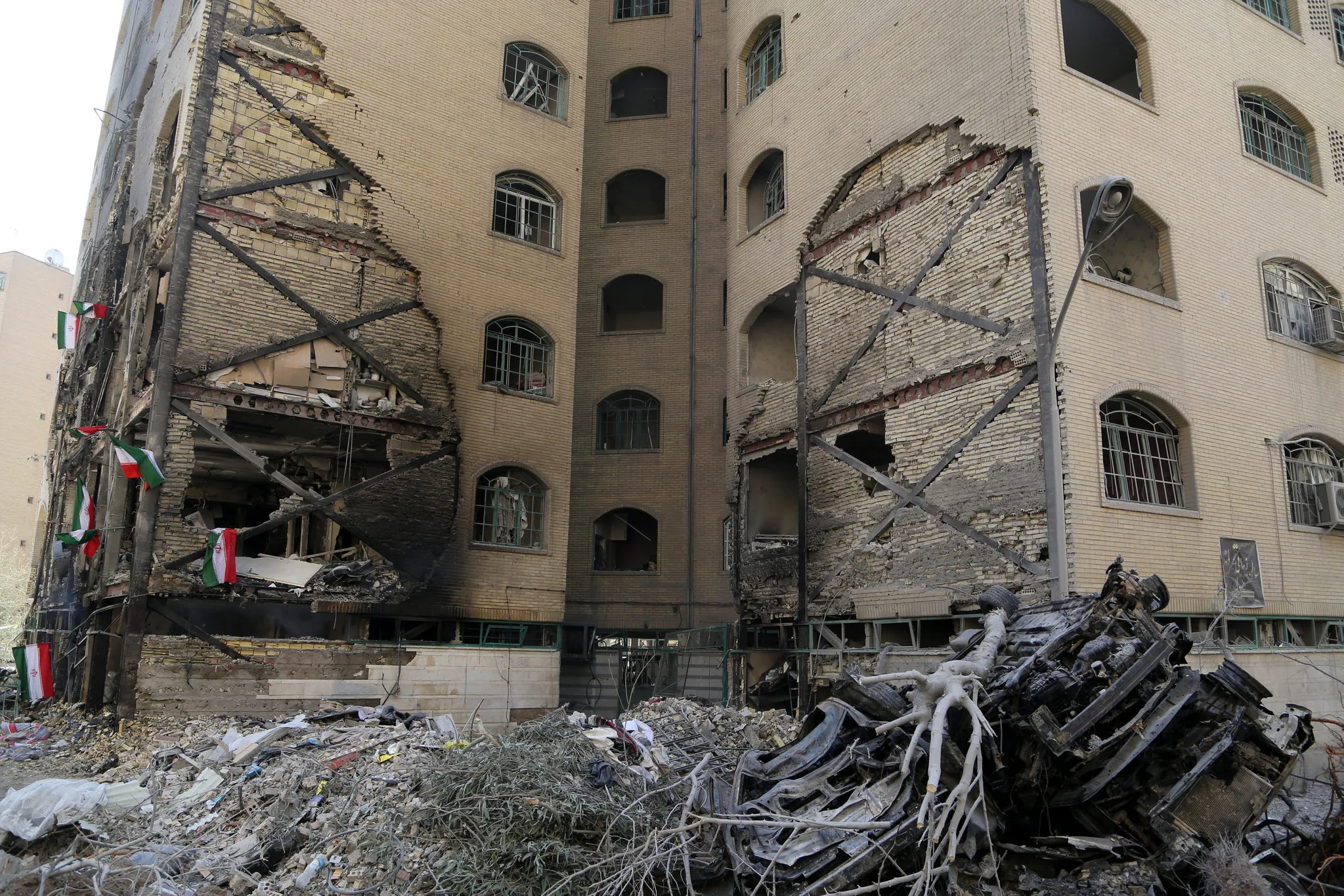 İsrail'den Tahran'da siteye saldırı! A Haber vurulan toplu konutta