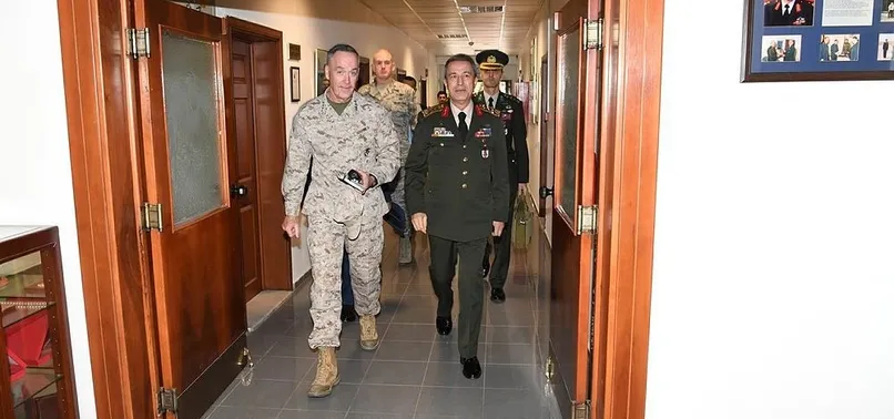 Hulusi Akar ve Joseph Dunford İncirlik Üssü'nde görüştü