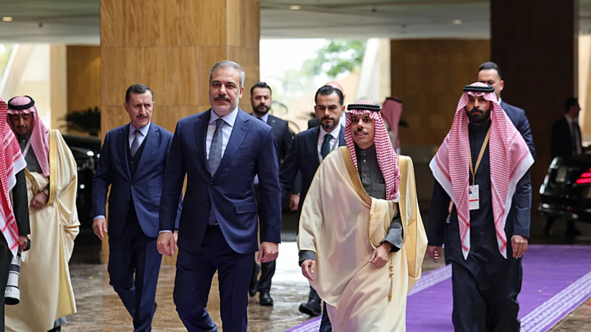 Dışişleri Bakanı Hakan Fidan Riyad'da! Suriye toplantısına katıldı: Üzerimize düşeni yapmaya hazırız