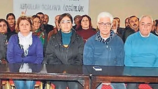 İzmir’de skandal ortaya çıktı! CHP’li Tunç Soyer’in akıl hocası Apo seviciler - 6