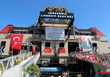Depremden etkilenen öğrenciler yaşam gemisinde YKS'ye hazırlanıyor