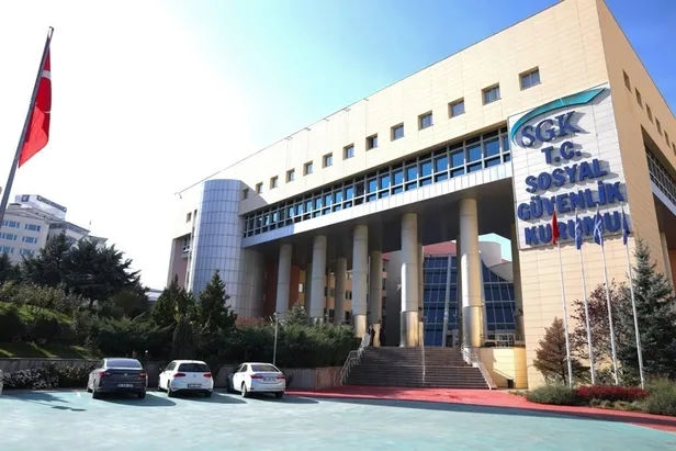 sgk-personel-alimina-baslayacak-basvuruda-bulunacak-adaylarin-en-az-70-kpss-puanina-sahip-olmasi-gerekiyor-1702961456243.jpeg SGK personel alımına başlayacak! Başvuruda bulunacak adayların en az 70 KPSS puanına sahip olması gerekiyor! - 2