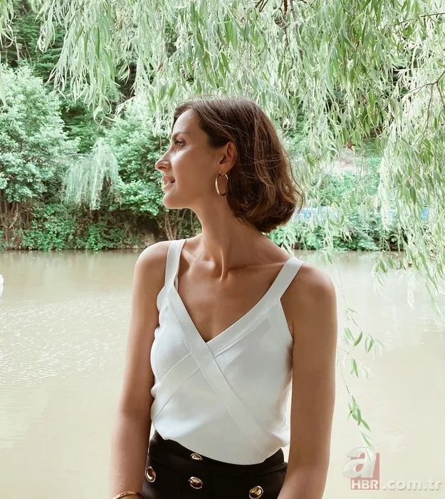 Karadut'un Zuhal'i İrem Helvacıoğlu'nun kız kardeşine bakın! İkiz gibiler... 4