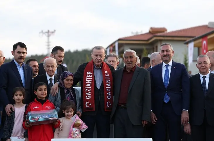 Başkan Erdoğan Gaziantep'te köy evinde vatandaşlarla bir araya geldi