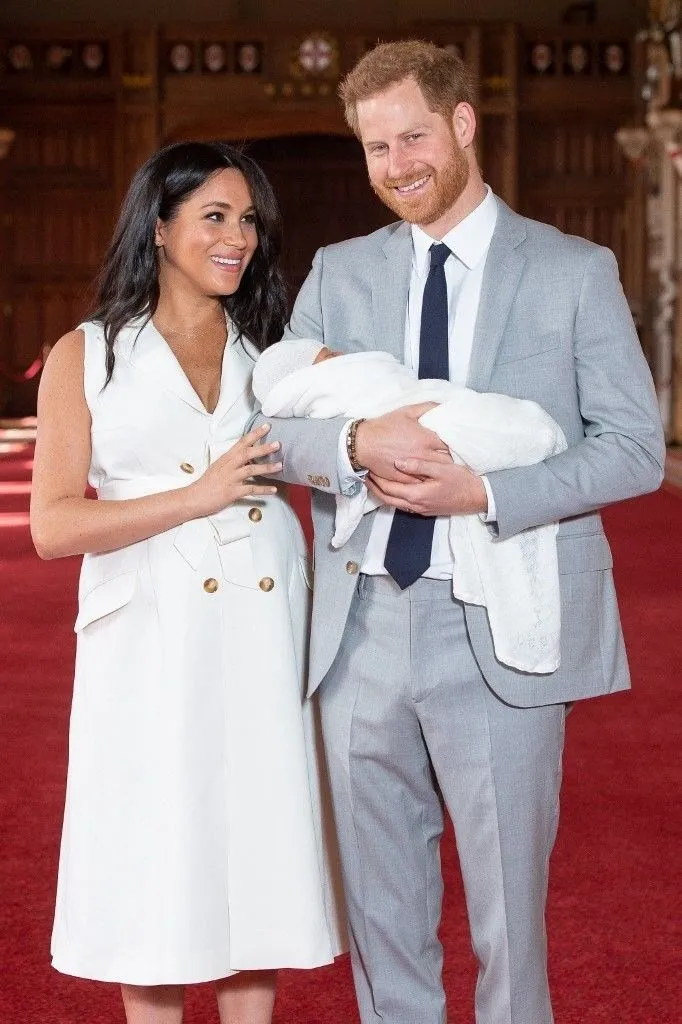 Meghan Markle ve Prens Harry’nin bebeğinden ilk fotoğraf yayınlandı