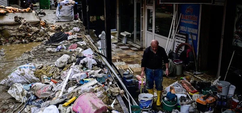 İstanbul'da sel felaketi! Vali Gül: "Dere yatağını işgal eden yapılar yıkılacak"