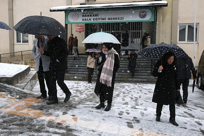 Hakkari'de olumsuz hava koşulları nedeniyle eğitime 1 gün ara verildi - 2