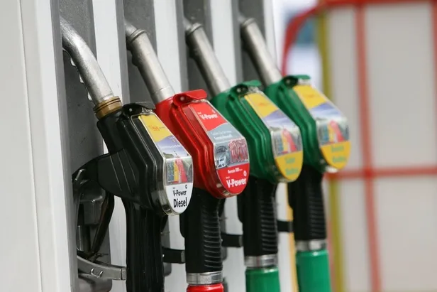 benzine-ve-motorine-beklenen-indirim-geldi-iste-guncel-motorin-dizel-benzin-ve-lpg-fiyatlari-1708525738387.jpg Benzine ve motorine beklenen indirim geldi! İşte güncel Motorin (Dizel), Benzin ve LPG fiyatları….. - 3