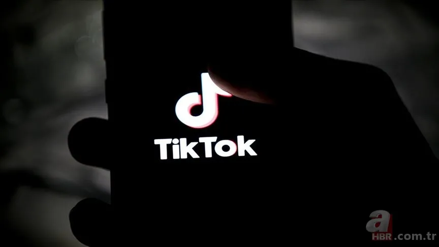 TikTok çukurunda bir rezillik daha! Başörtüsüyle müstehcen videolar çekti | Canlı yayında yarı çıplak dans etti! Tepkiler çığ gibi: TikTok kapatılsın 1
