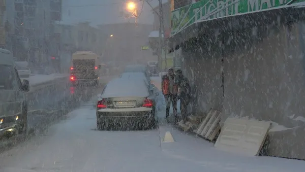 İstanbul’da kar yağışı etkisini göstermeye başladı! Yollar beyaza büründü | Kırım soğukları etkisi altına alacak! Uydu görüntüleri kar bulutlarını gösterdi