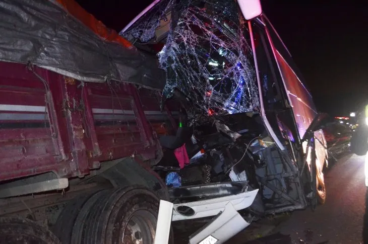 Amasya’da dehşet veren kaza! Yolcu otobüsü ve TIR çarpıştı