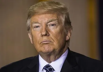 Trump'ın ilk gümrük vergisi Kanada'ya