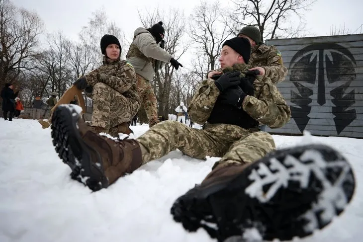 Rus istihbaratından dikkat çeken Ukrayna açıklaması: Savaşa hazırlanıyorlar
